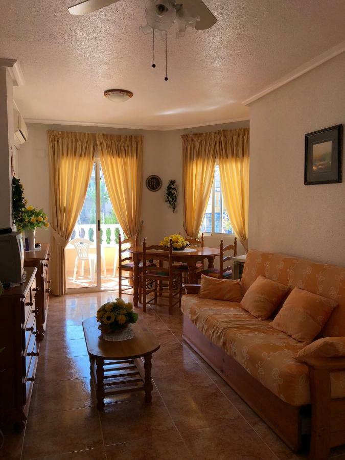Sunny Appartment In The Center Torrevieja Bagian luar foto